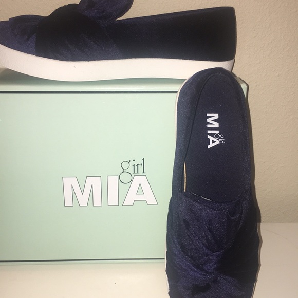 🎉New, adorable slip on’s 👠 - Picture 4 of 6